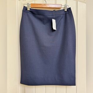 NWT Banana Republic Navy Blue Lightweight Wool Suit Pencil Skirt. Size 2
